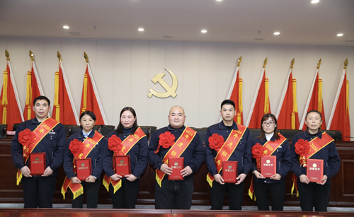 關(guān)于表彰2020年度先進集體、先進個人的決定