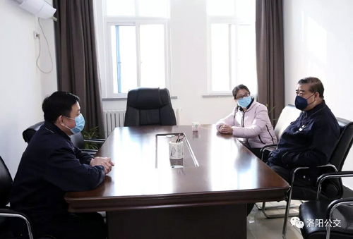眾志成城、共克時(shí)艱——團(tuán)市委向公交一線捐贈疫情防控物資